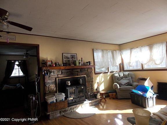 3rd image of 113 Marthas Ln