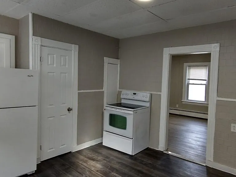 131 E School St #2 — Photo 5