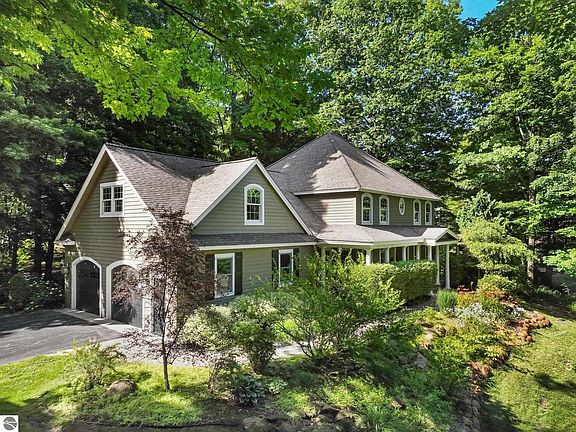 3rd image of 10269 E White Pine Ln