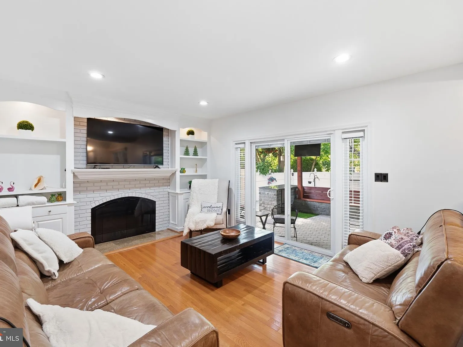 5 bed, 3.5 bath, 3411 sqft, $6,350 — Photo 3