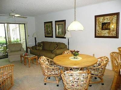5th image of 1043 Country Club Dr
