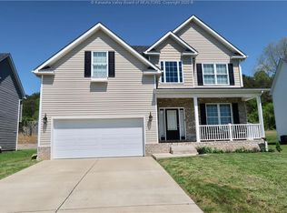 717 Emerald Dr, Hurricane, WV 25526