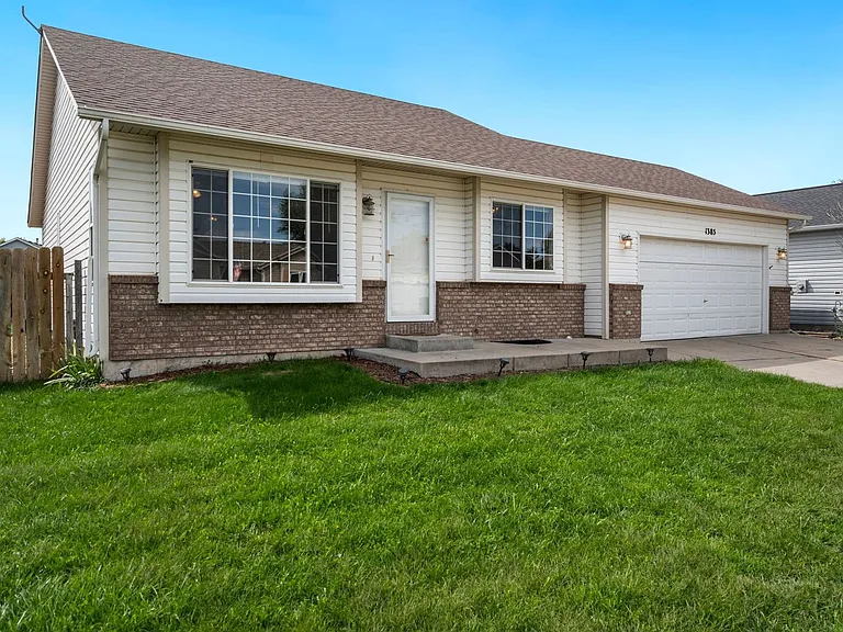1385 Keywood Ct — Photo 2