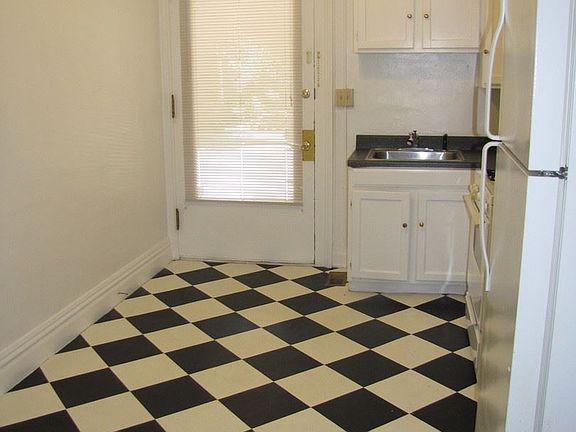 3rd image of 410 SE 2nd St #2887932