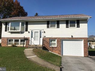 3035 Saint Albans Dr, Reading, PA 19608