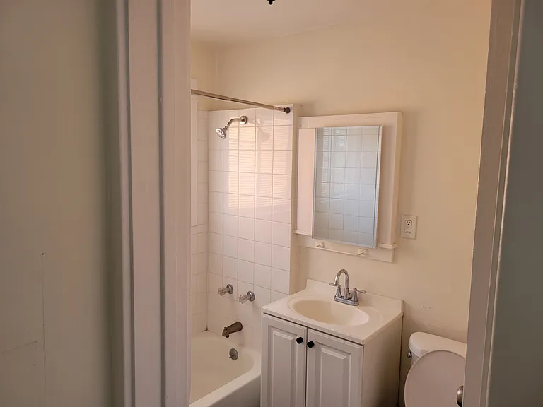 719 E 8th St #719 — Photo 8