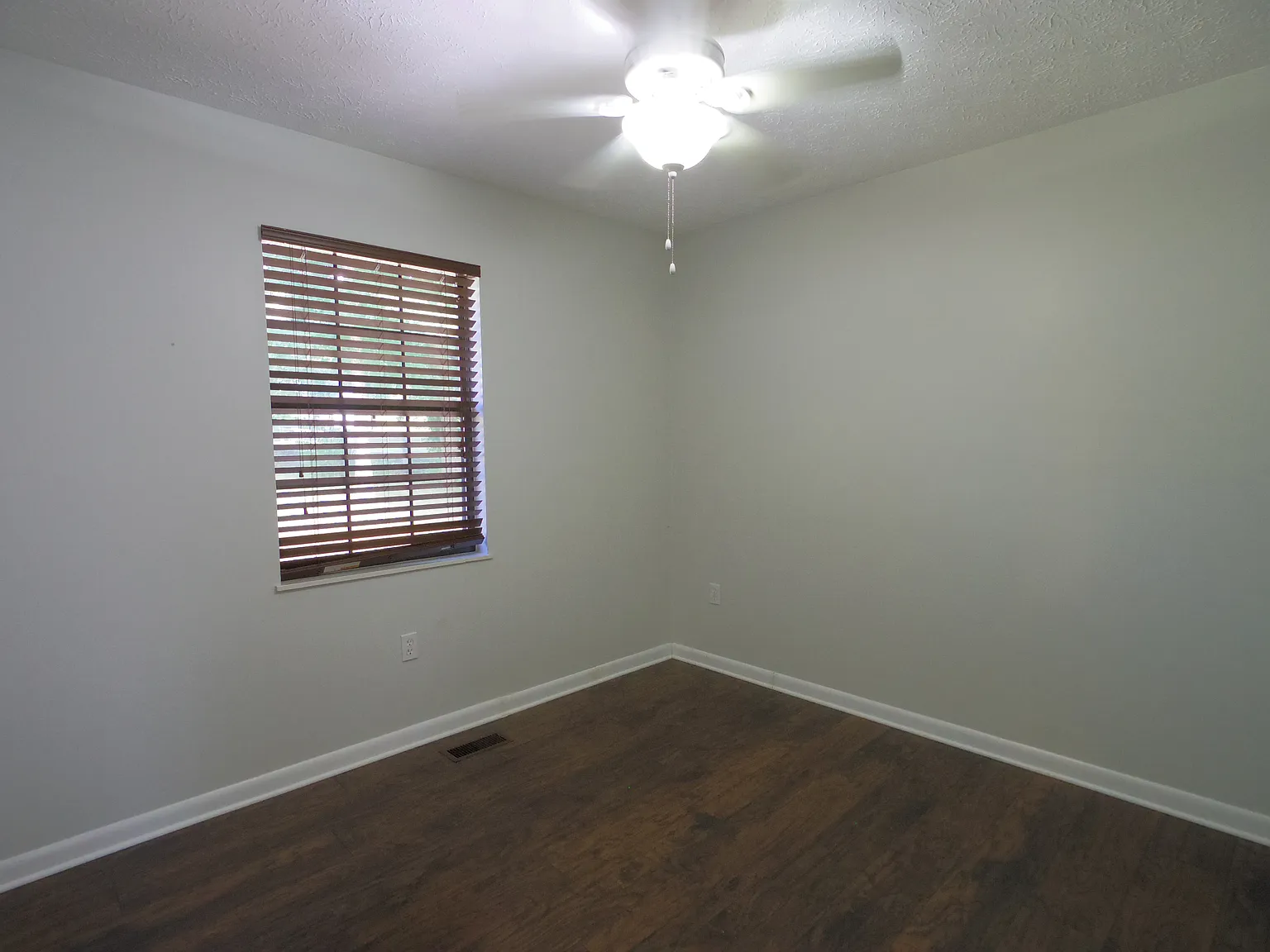3 bed, 1008 sqft, $1,800 — Photo 4