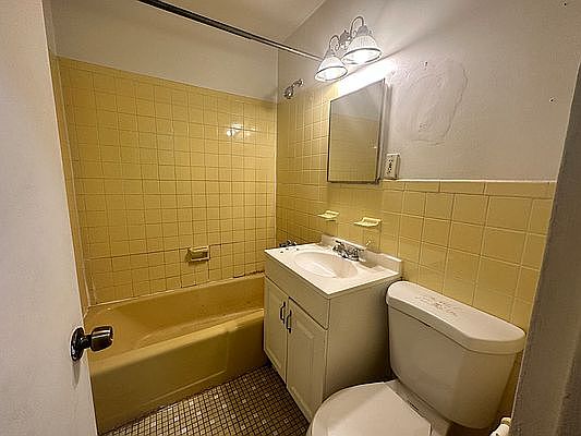 5th image of 336 E 61st St APT 7