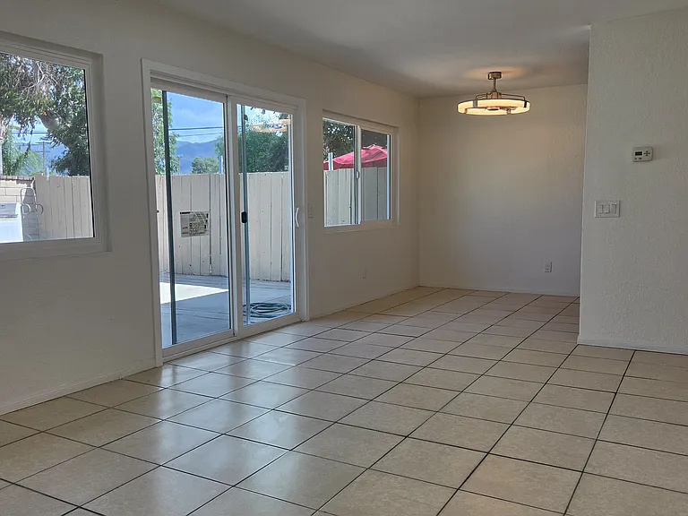 892 Robin Dr — Photo 4