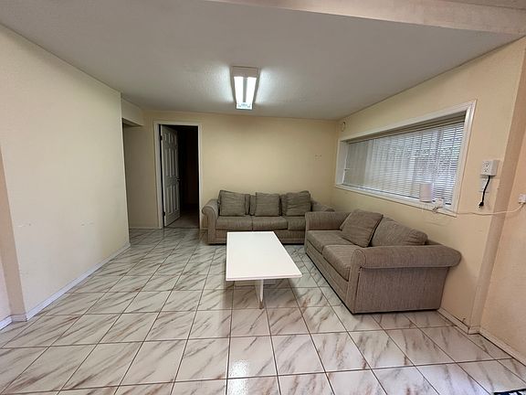 4th image of 931 Holdom Ave