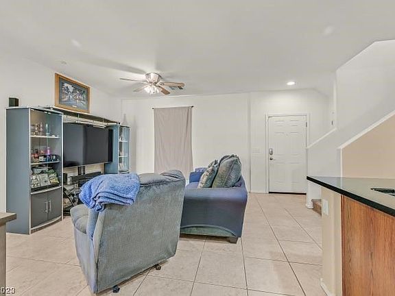2nd image of 975 Wembly Hills Pl