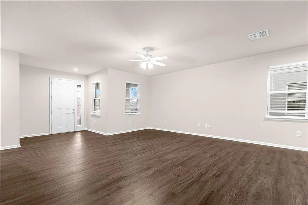 3 bed, 2.5 bath, 1881 sqft, $3,000 — Photo 2
