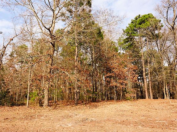 5th image of 427 Village Dr