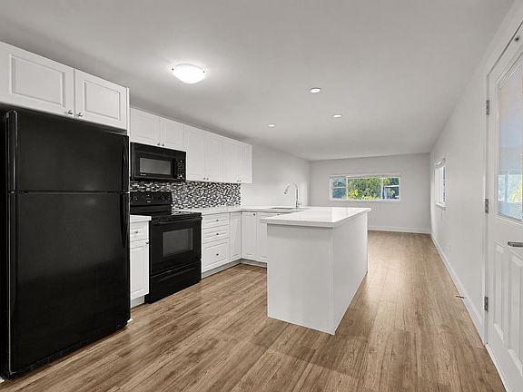 4th image of 1840 160th St #76