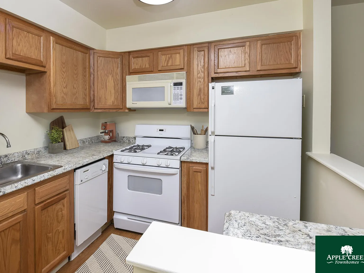 Apple Creek Townhomes — Photo 3