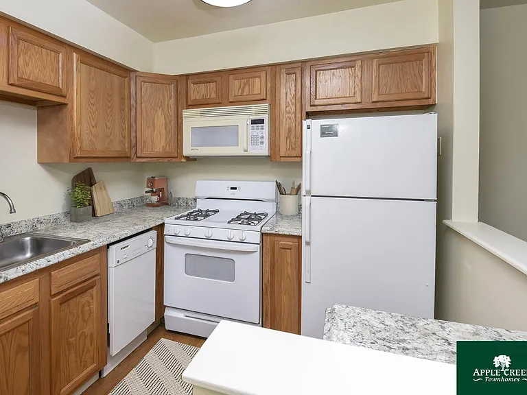 Apple Creek Townhomes — Photo 4