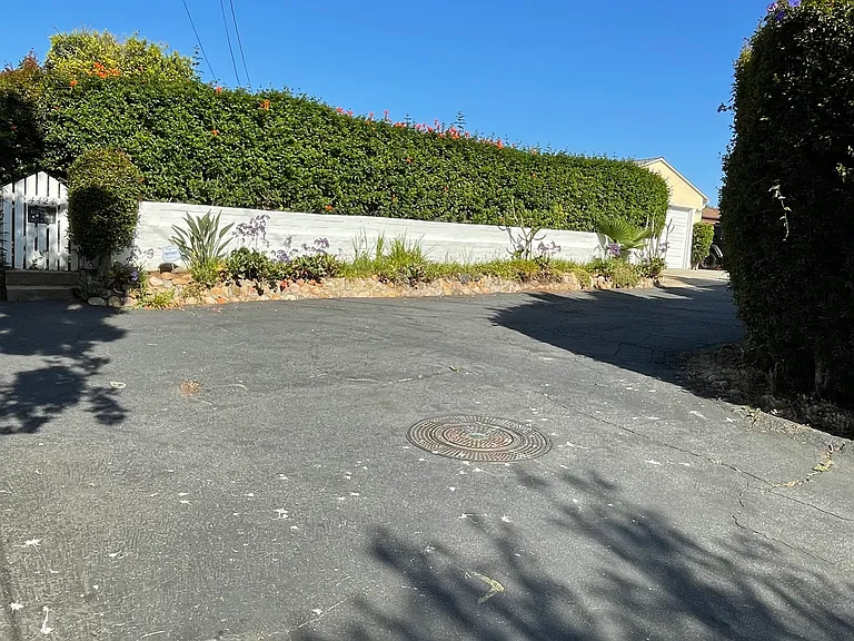Aragon Dr — Photo 34