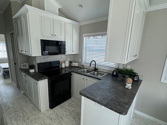 5th image of 2775 Michigan Ave #309