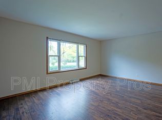 21335 Mary Lynn Dr, Brookfield, WI 53045