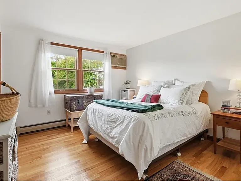 73 N Maple St — Photo 11
