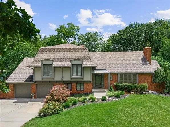 10305 Wenonga Ln, Leawood, KS 66206