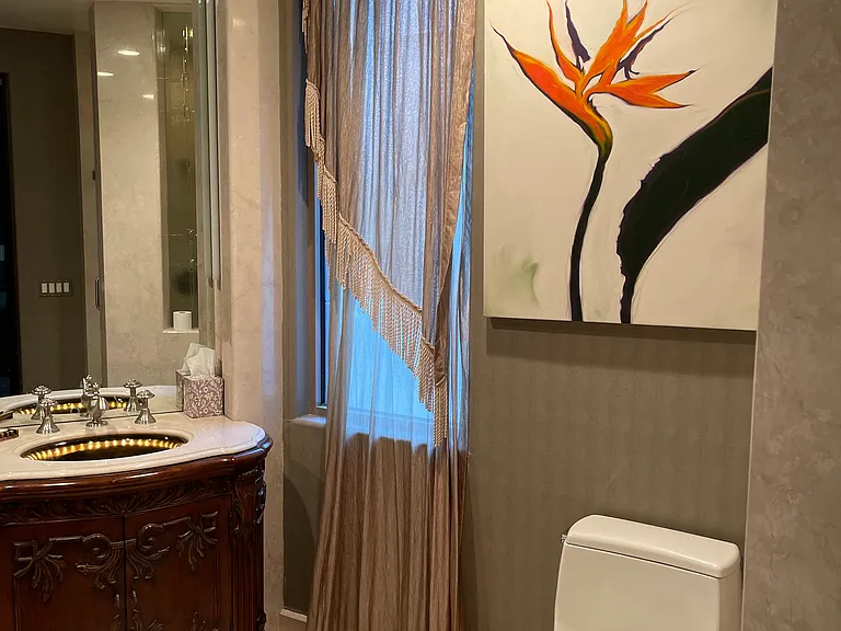 Bathroom in Bedroom 2 suite