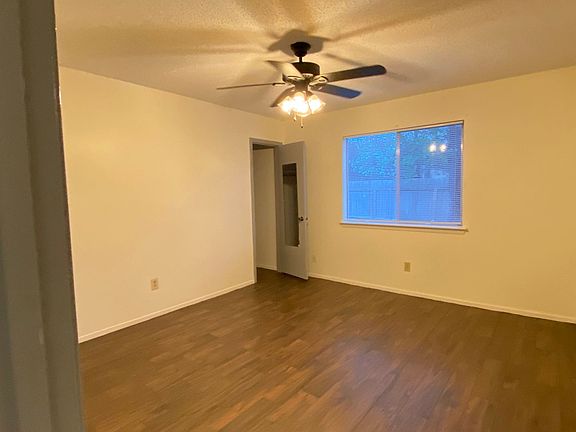 5th image of 12204 Dundee Dr Unit B