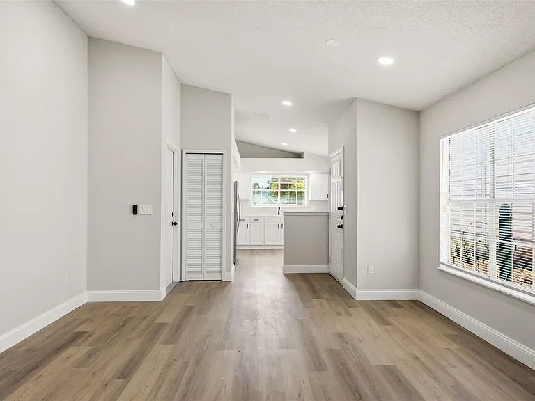 106 Lamplighter Dr — Photo 9