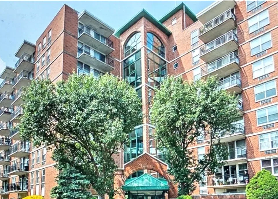300 Main St #803