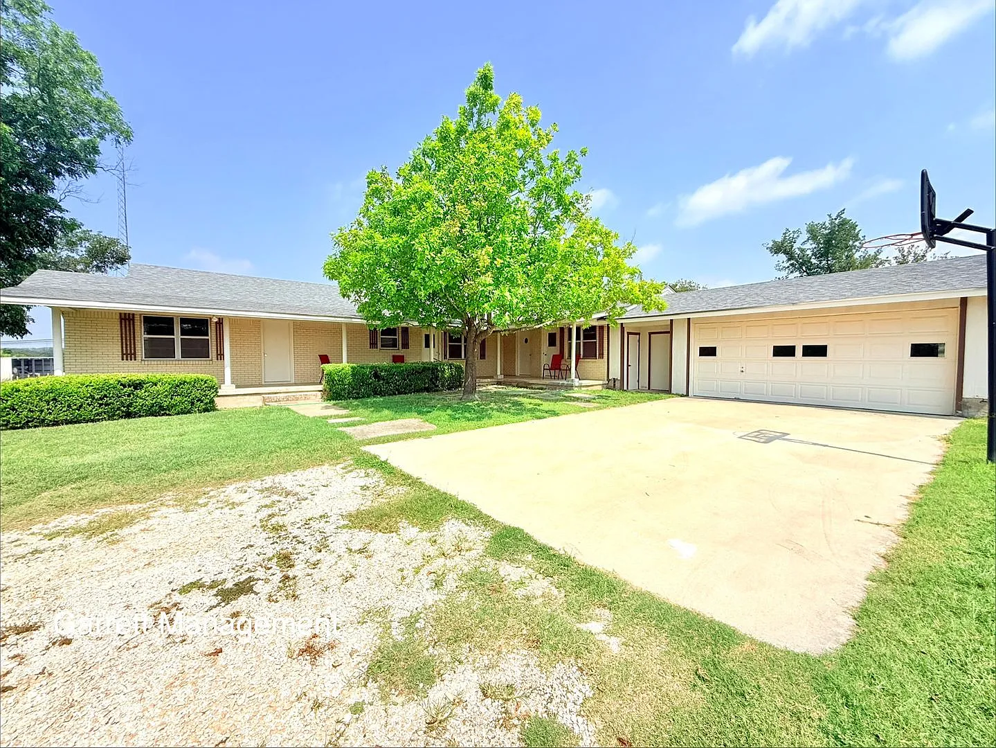 Spacious 4-Bedroom Home in Lampasas Room to Live, Work & Play! — Photo 2