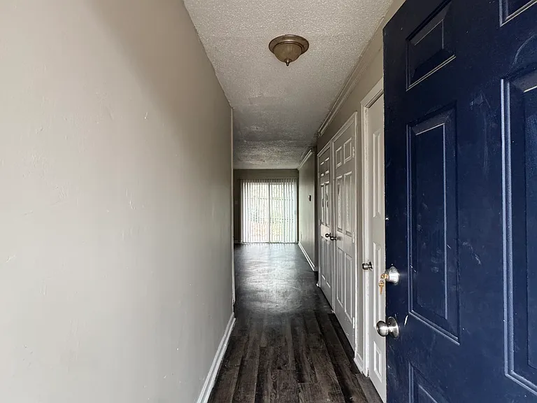 4725 Hoffman Rd #7 — Photo 1