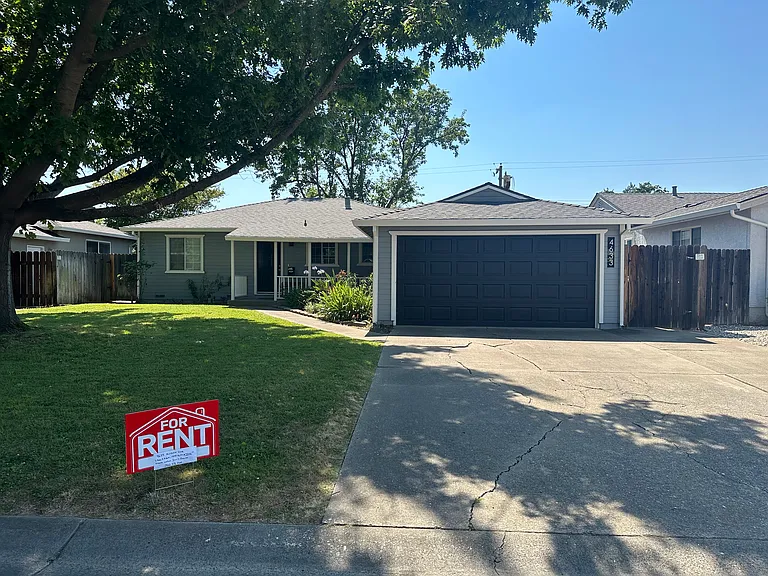 4633 Morpheus Ln — Photo 1