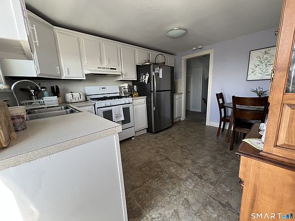 5th image of 262 East Ave APT 3