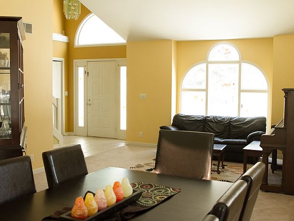 Front foyer from dining rm