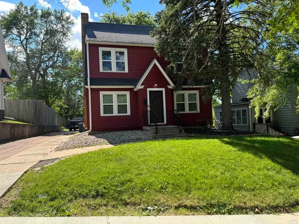 3239 Pierce St, Sioux City, IA 51104