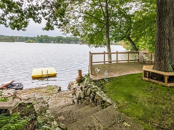 3rd image of 59 Greenlake Dr