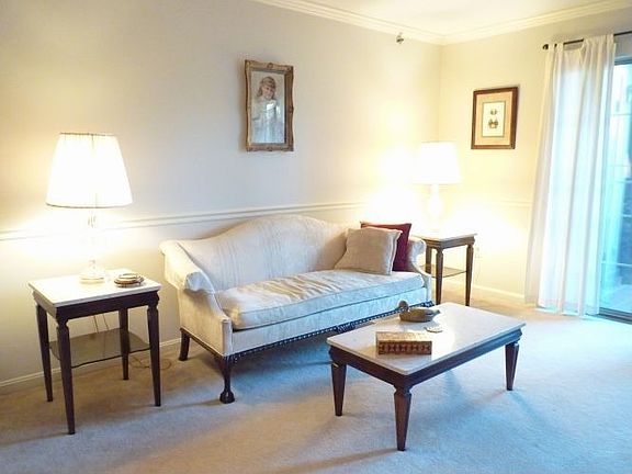 Living rm furniture included