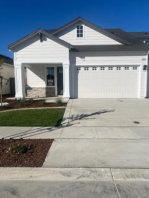 3 bed, 2510 sqft, $3,299 — Photo 2