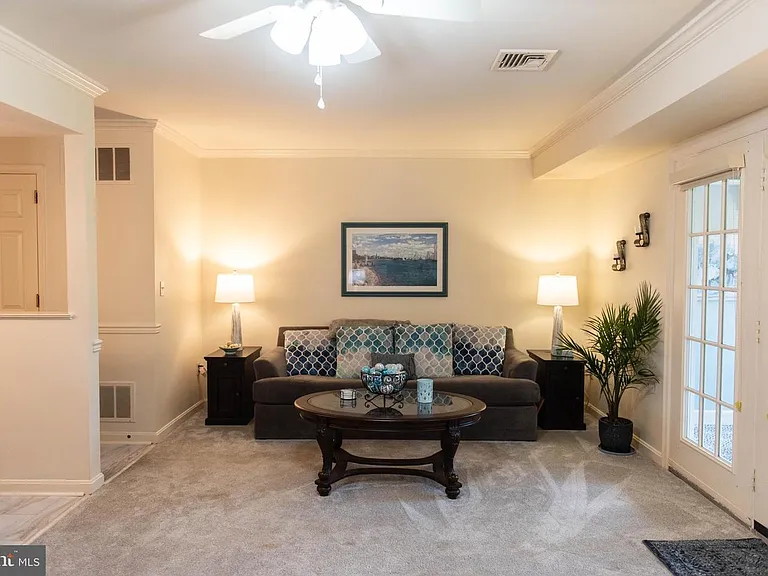 609 Cambridge Ct — Photo 15
