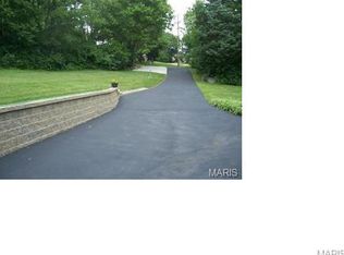 10110 Bauer Rd, Saint Louis, MO 63128