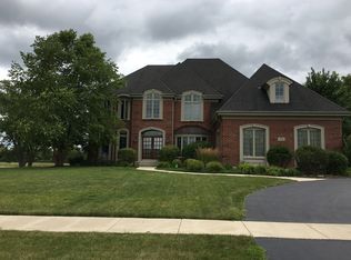332 Merry Oaks Dr, Sycamore, IL 60178