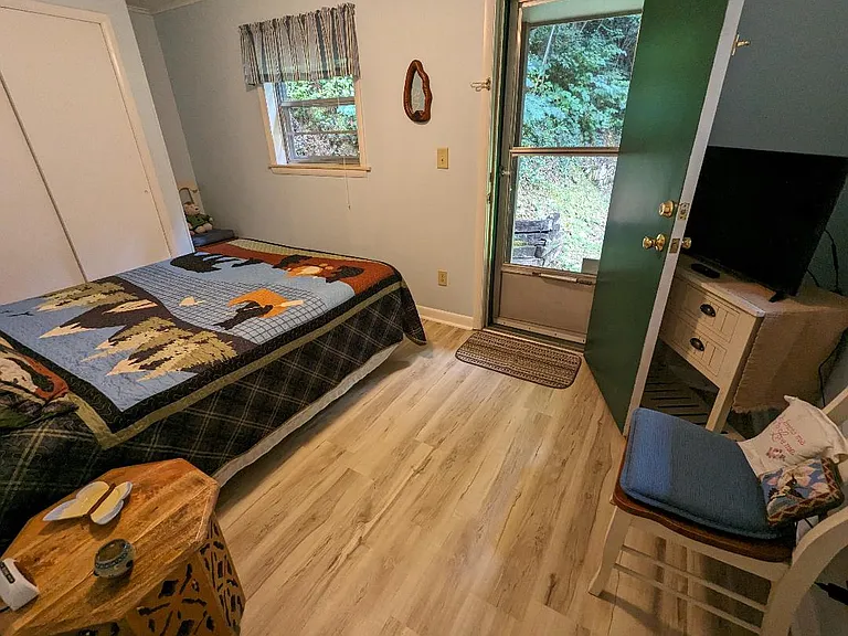 305 Shields View Dr — Photo 10