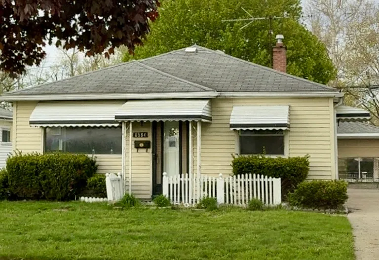 6564 N Waverly St — Photo 1