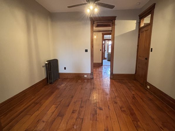 224 1/2 W Madison St #1