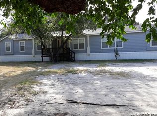 309 Crosscreek Dr, Floresville, TX 78114