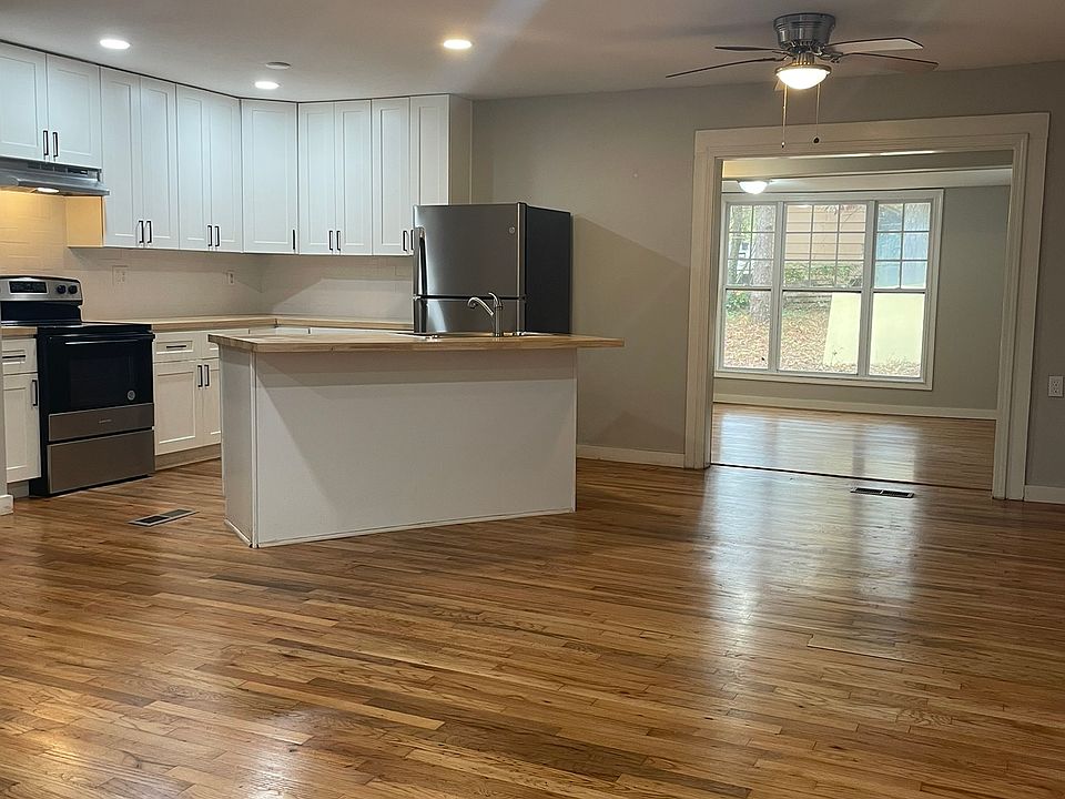 1st image of 611 Inglewood Dr SE