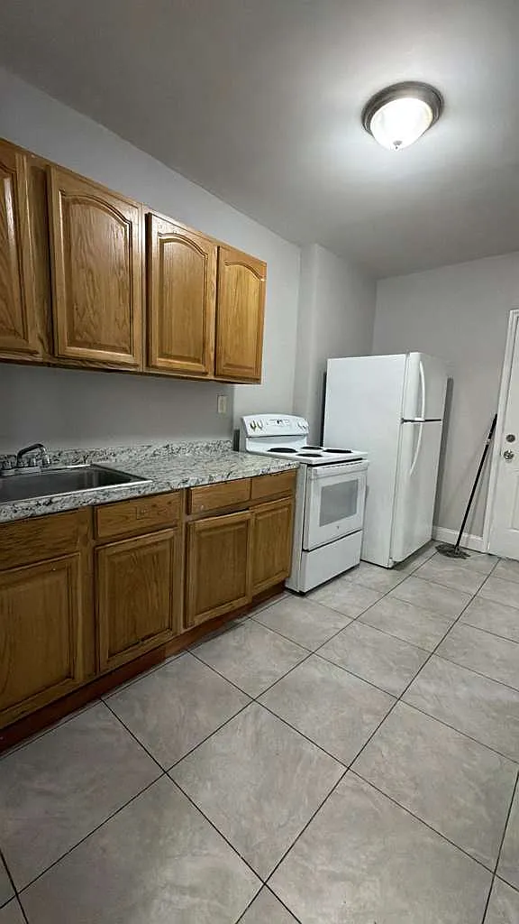 2 bed, $2,850 — Photo 3