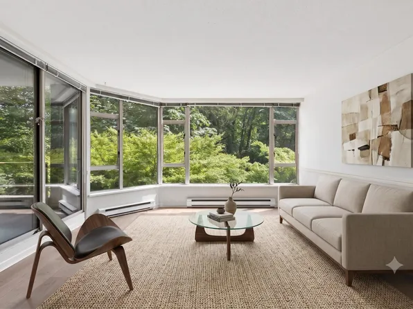 1327 Keith Rd E #308, North Vancouver, BC V7J 2J4