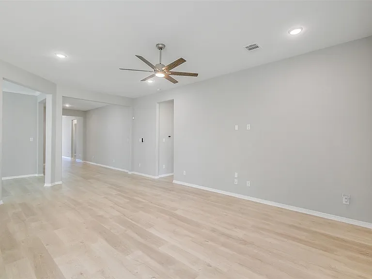 18314 Southwood Creek Dr — Photo 10