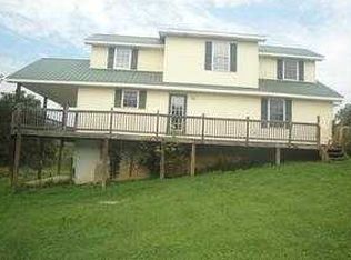 320 Cabin Ln, Celina, TN 38551